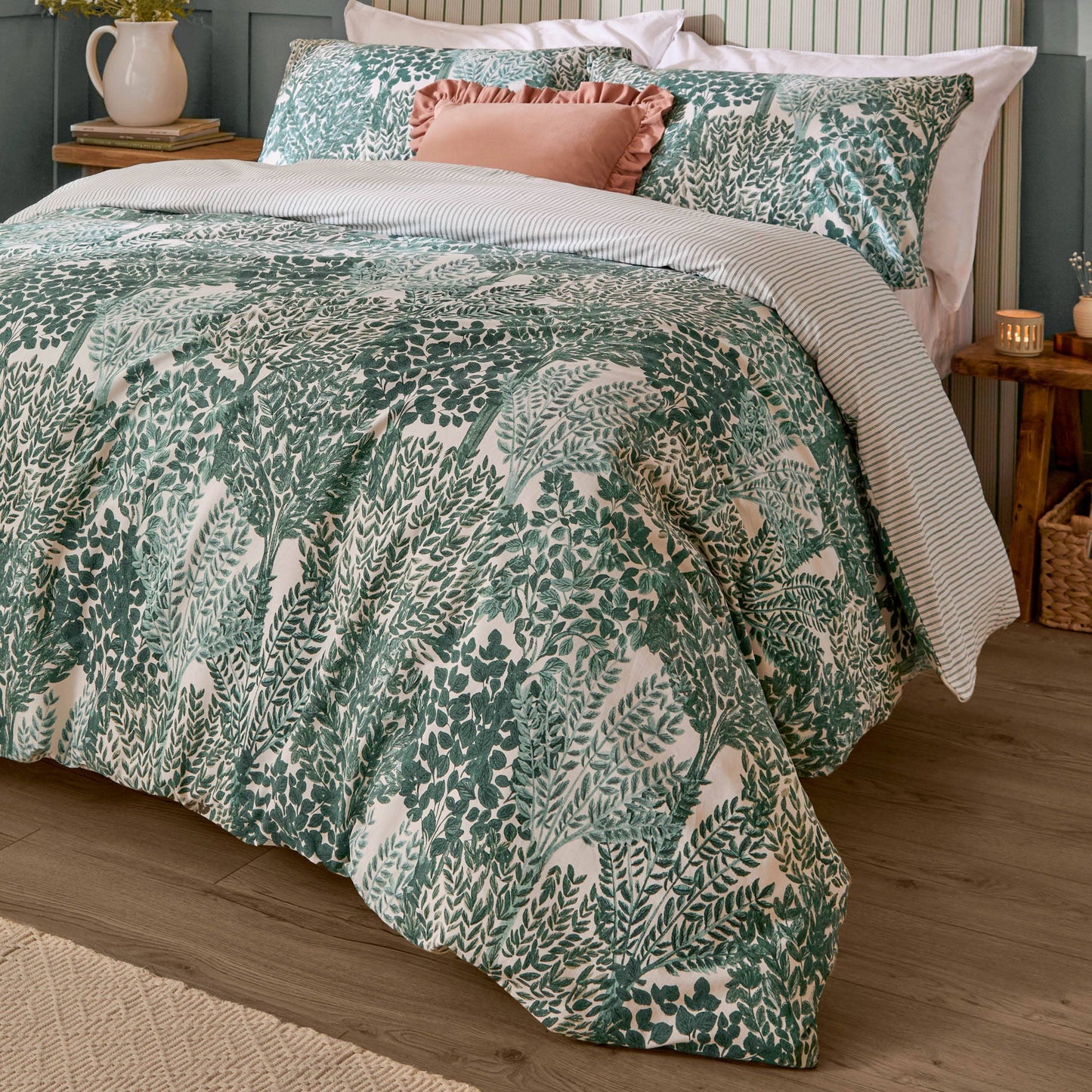 Topiary Reversible Duvet Set Green - Bridgnorth Furniture