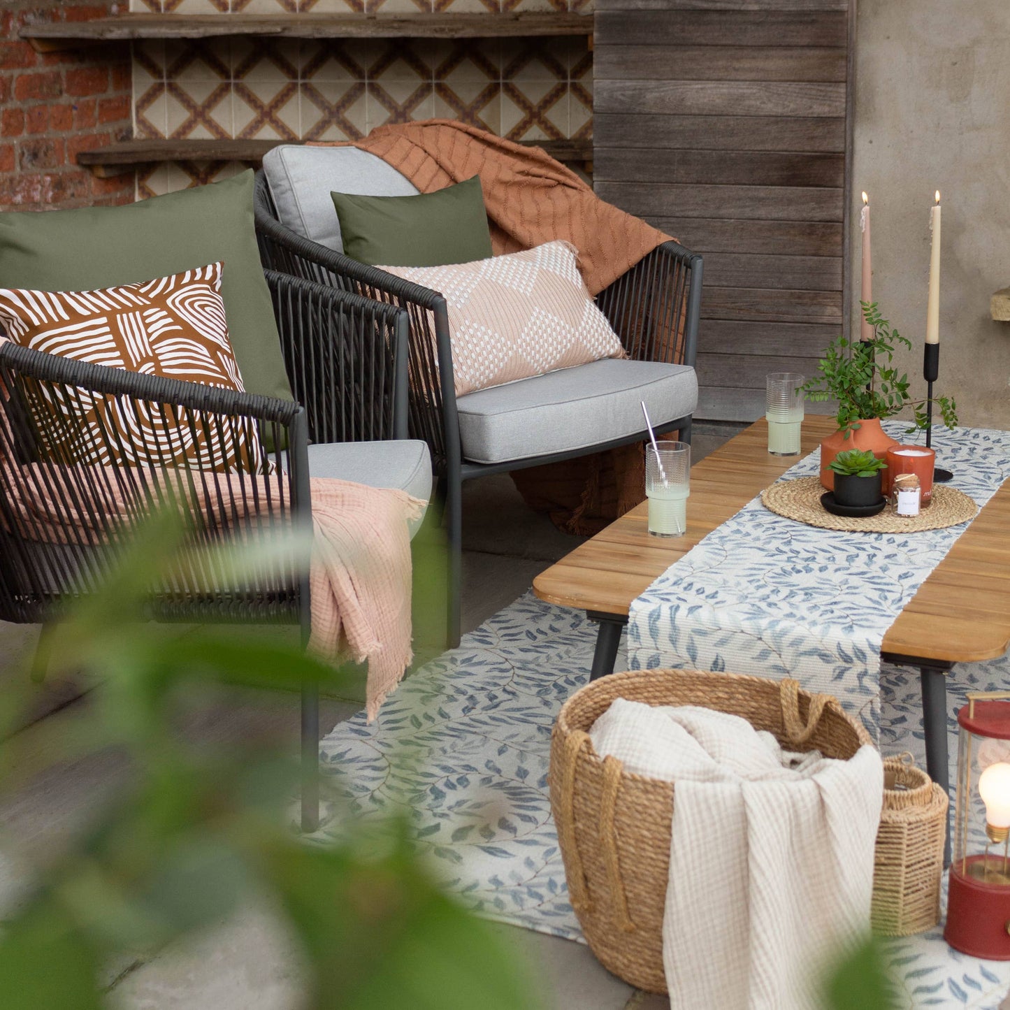 Vinea Indoor/Outdoor Table Runner Green - Bridgnorth Furniture