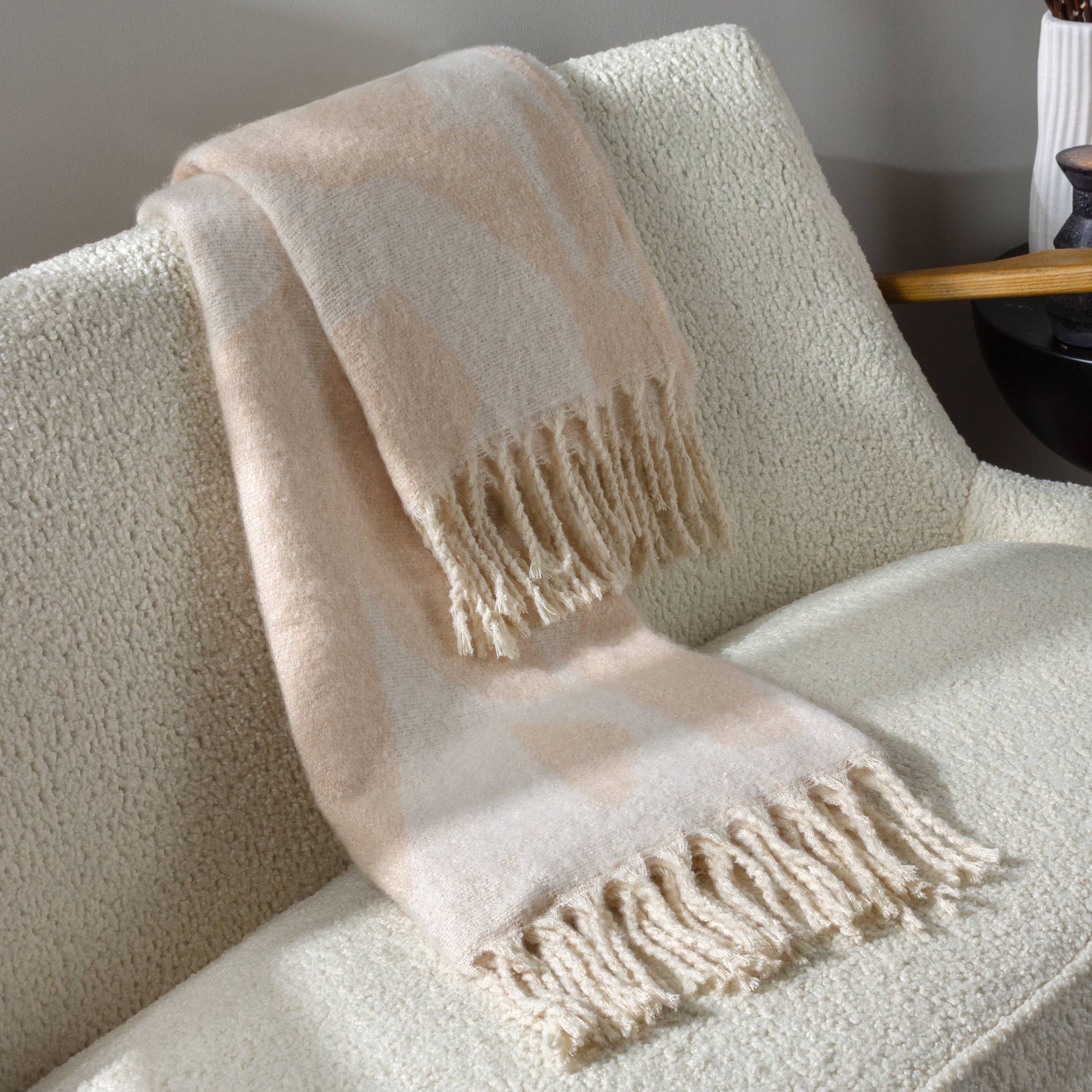 Meta Throw Marshmallow - Bridgnorth Furniture