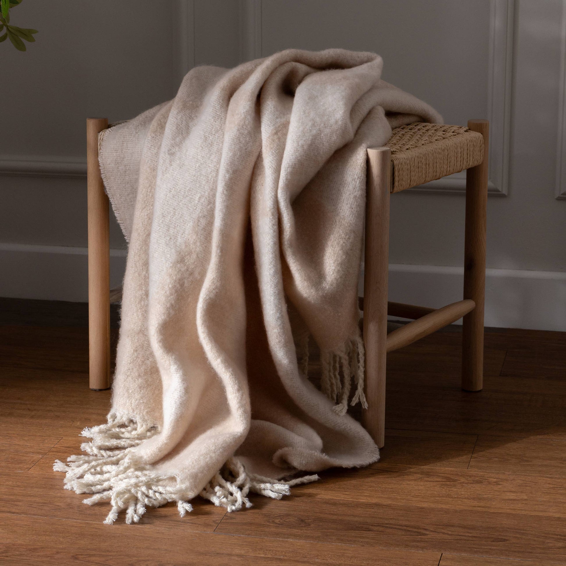 Meta Throw Marshmallow - Bridgnorth Furniture