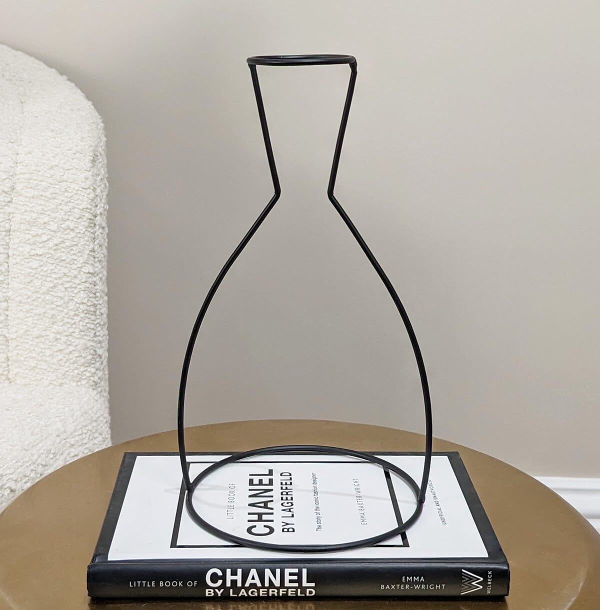 Contour Black Silhouette Wire Vase - Bridgnorth Furniture
