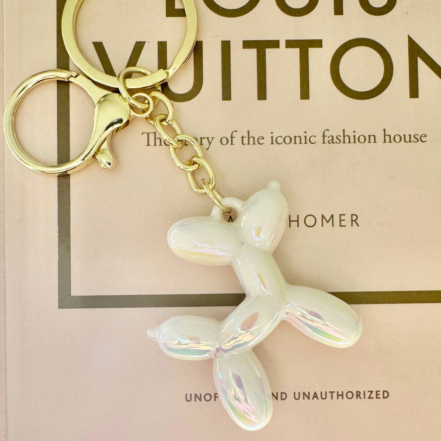 Cream Balloon Dog Keyring - Bridgnorth Furniture