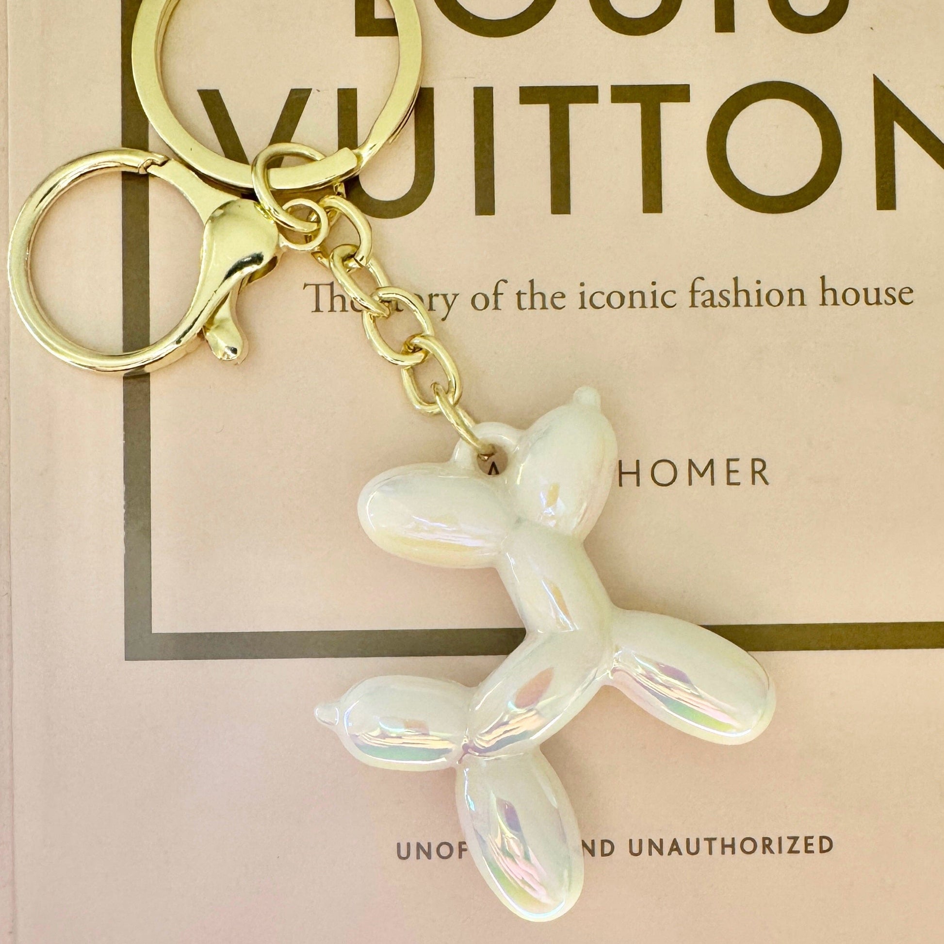 Cream Balloon Dog Keyring - Bridgnorth Furniture