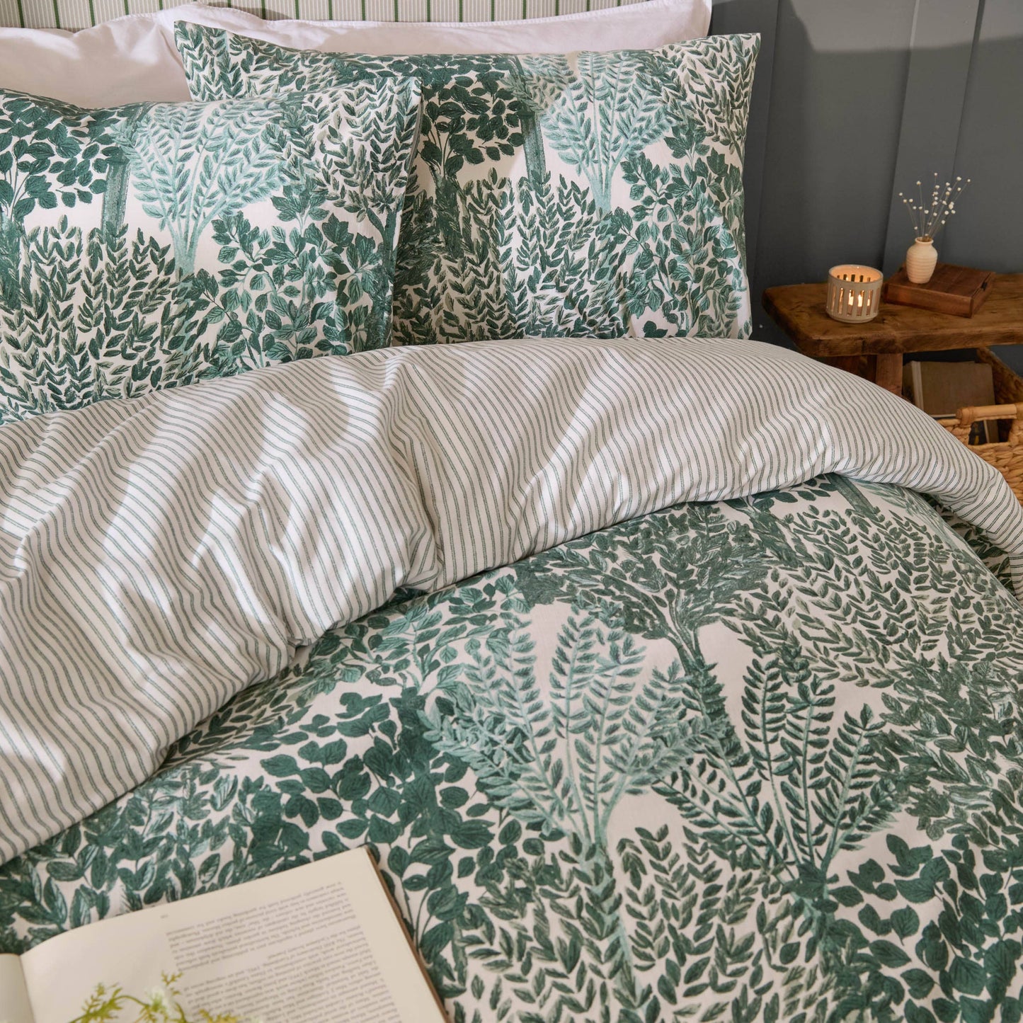 Topiary Reversible Duvet Set Green - Bridgnorth Furniture