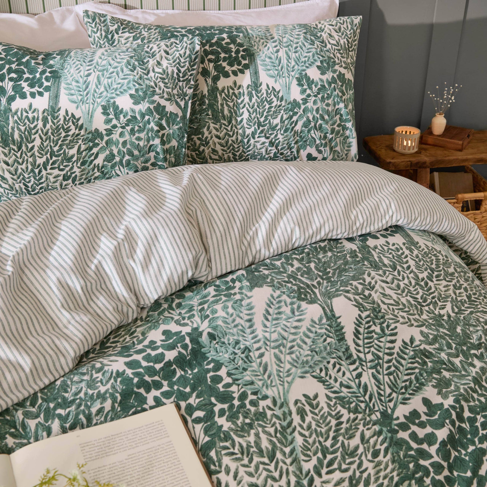 Topiary Reversible Duvet Set Green - Bridgnorth Furniture