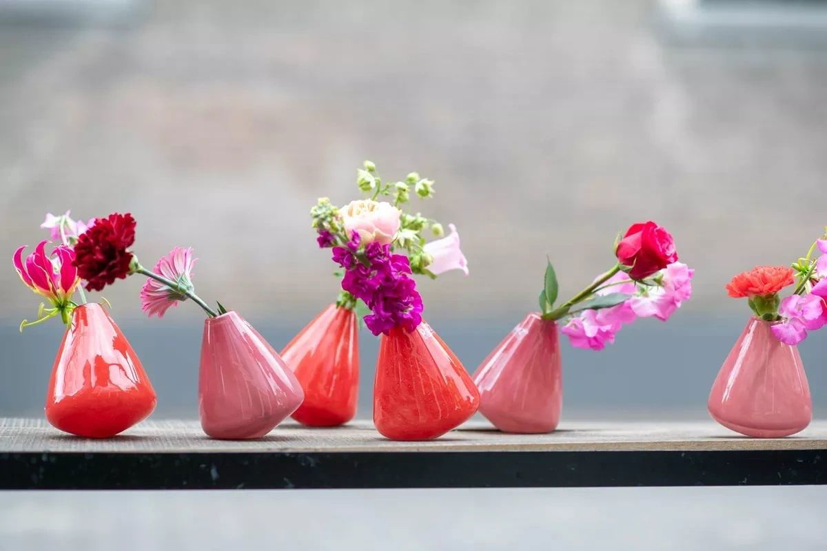 TUMBLING VASE - H12 D10 cm - RASPBERRY - Bridgnorth Furniture