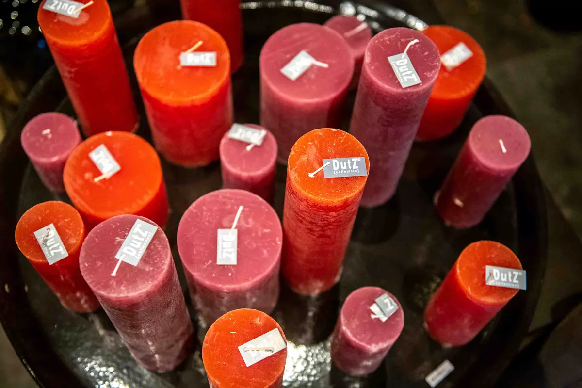LUXURY RUSTIC CANDLE - CORAL RED - Bridgnorth Furniture