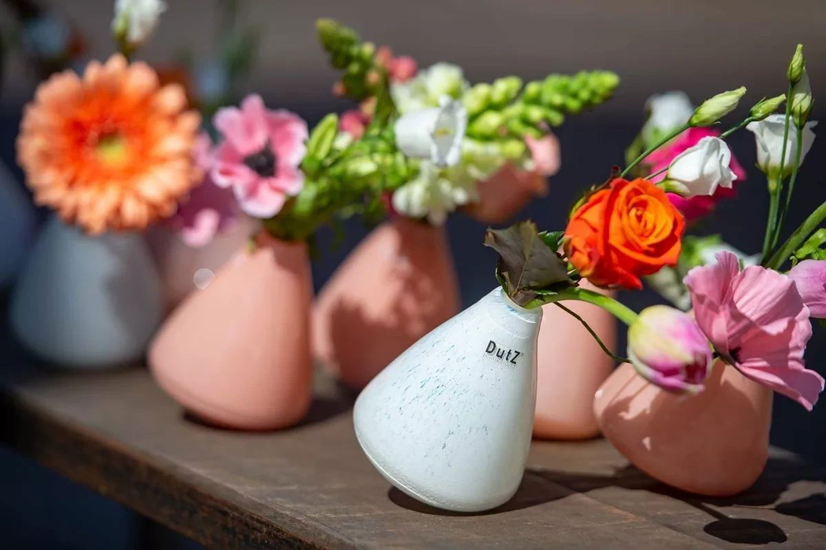 TUMBLING VASE - H12 D10 cm - WHITE - Bridgnorth Furniture