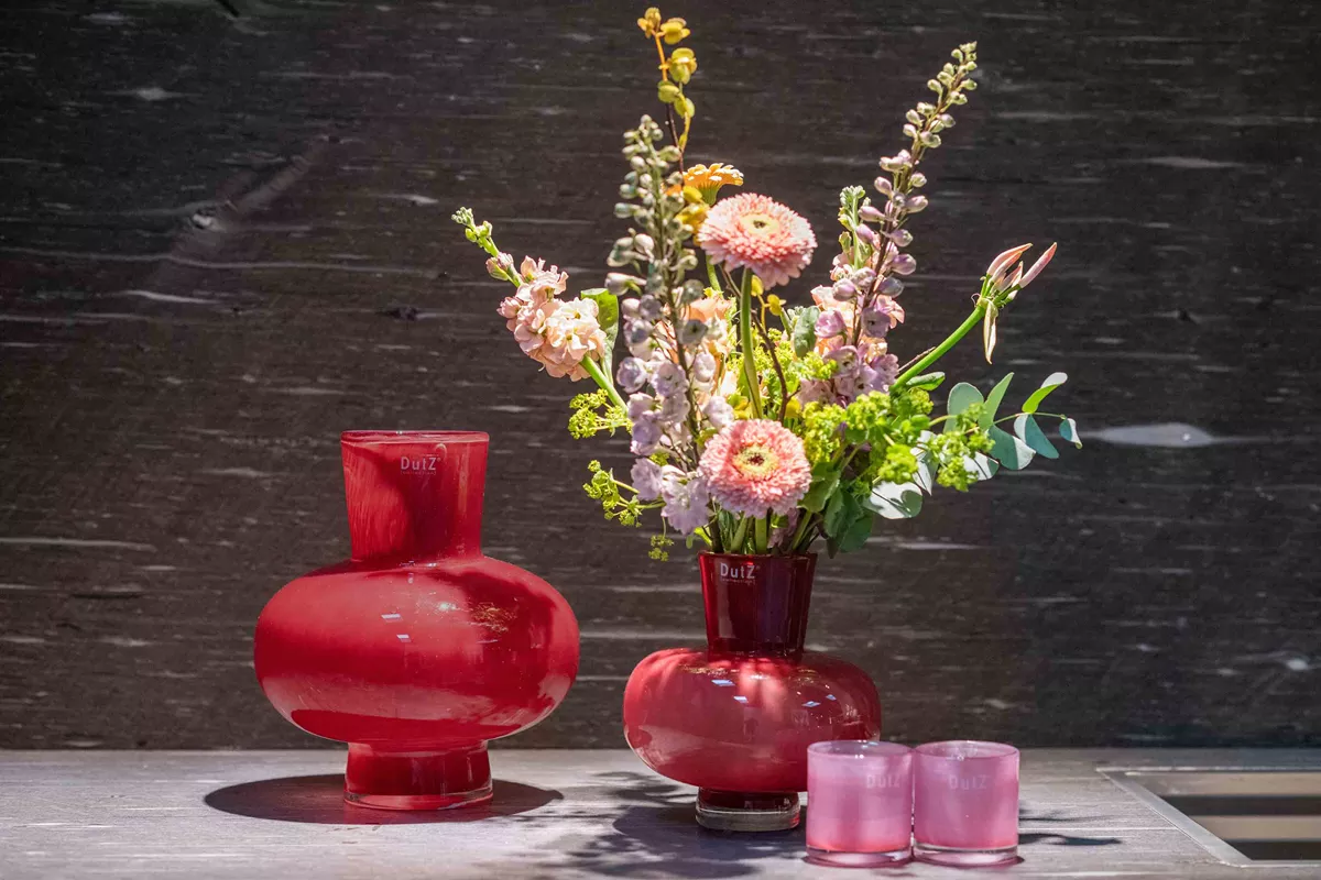 Vase MODEST - RASPBERRY by DutZ - Bridgnorth Furniture