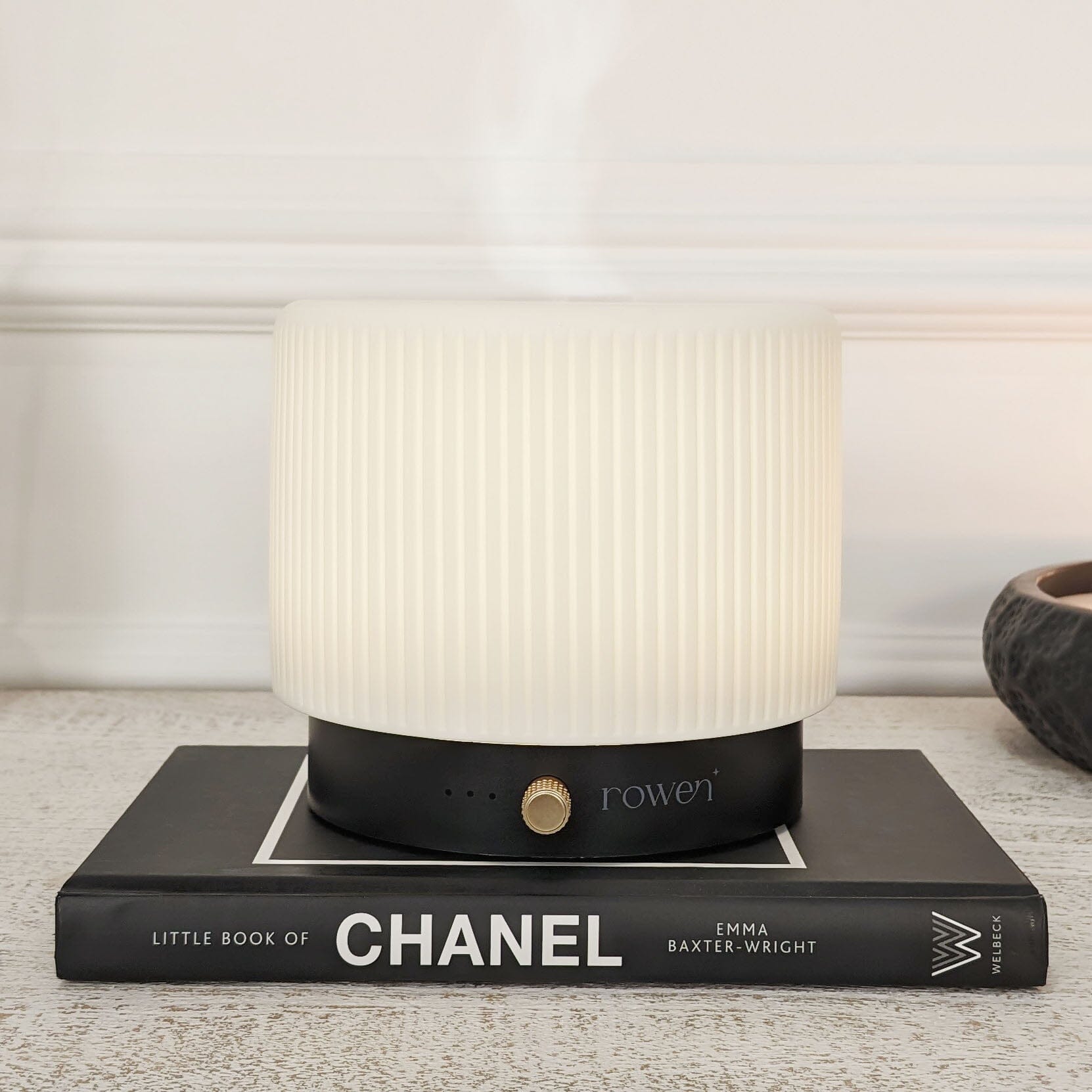 Fiorella Electronic Black & White Aroma Mist Diffuser Lamp - Bridgnorth Furniture